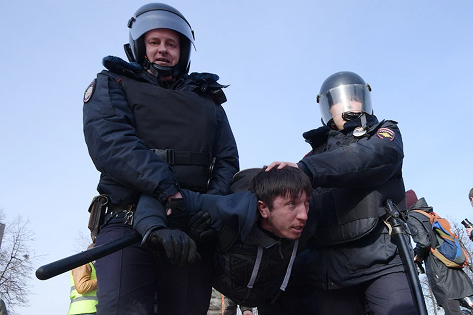 Задержание участника несанкционированного митинга в Москве, 26 марта 2017 года