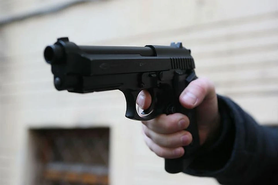 Мужчина выстрелил в своего оппонента из травматического пистолета.