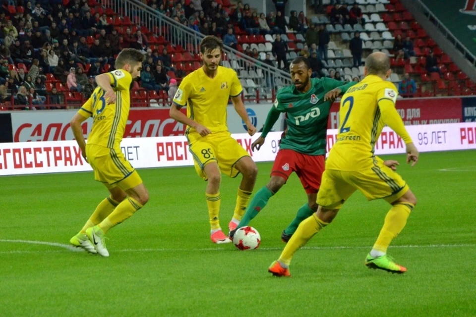 Футболисты "Ростова" сыграли вничью 0:0 с "Локомотивом".