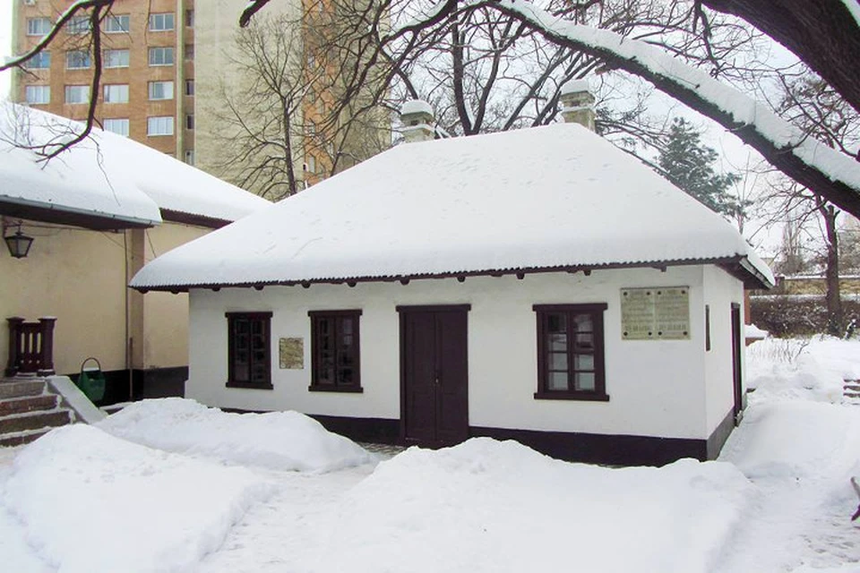 К счастью, домик Пушкина особо не пострадал. (Фото: страничка дома-музея Пушкина в фб).