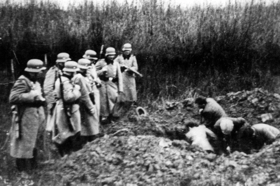 За период оккупации Херсона гитлеровские злодеи расстреляли и замучили в гестапо до 17 тысяч мирных советских граждан