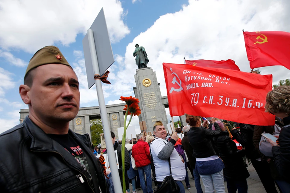 Акция "Бессмертный полк" в Берлине собрала около тысячи человек