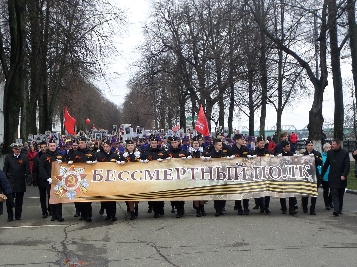 Юрий Башмет пронес портрет своего деда с Бессмертным полком в Ярославле -  KP.RU