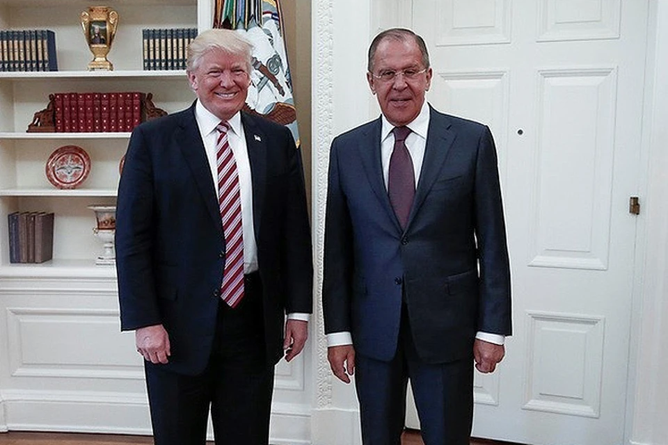 Дональд Трамп и Сергей Лавров перед началом встречи в Вашингтоне.