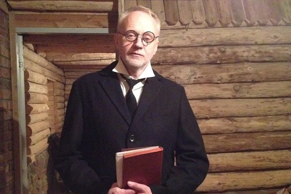 Александр Адерихин в образе сельского доктора.