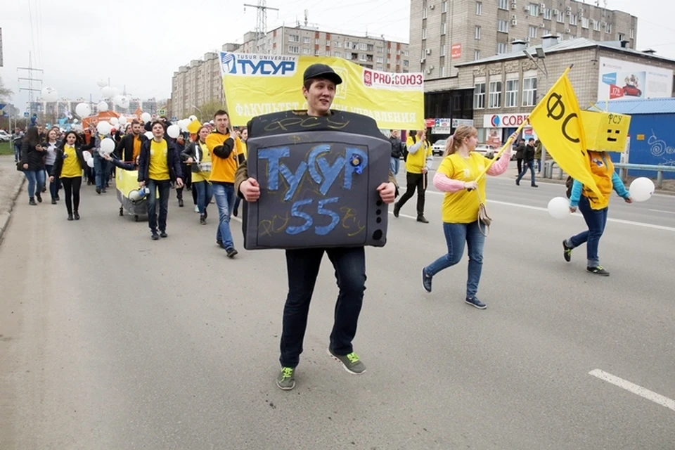 Традиционное шествие ТУСУРа в День Радио. Фото: предоставлено пресс-службой ТУСУРа