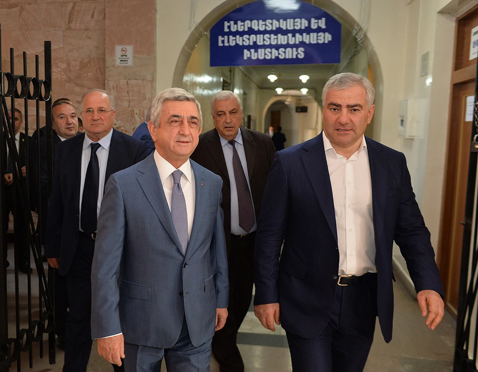 Президент Армении Серж Саргсян (слева) и глава ГК "Ташир" Самвел Карапетян.