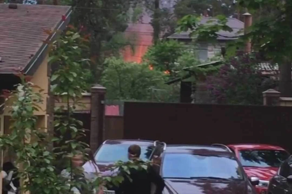 Во время перестрелки дом "кратовского стрелка" загорелся. Фото: скриншот видео Instagram