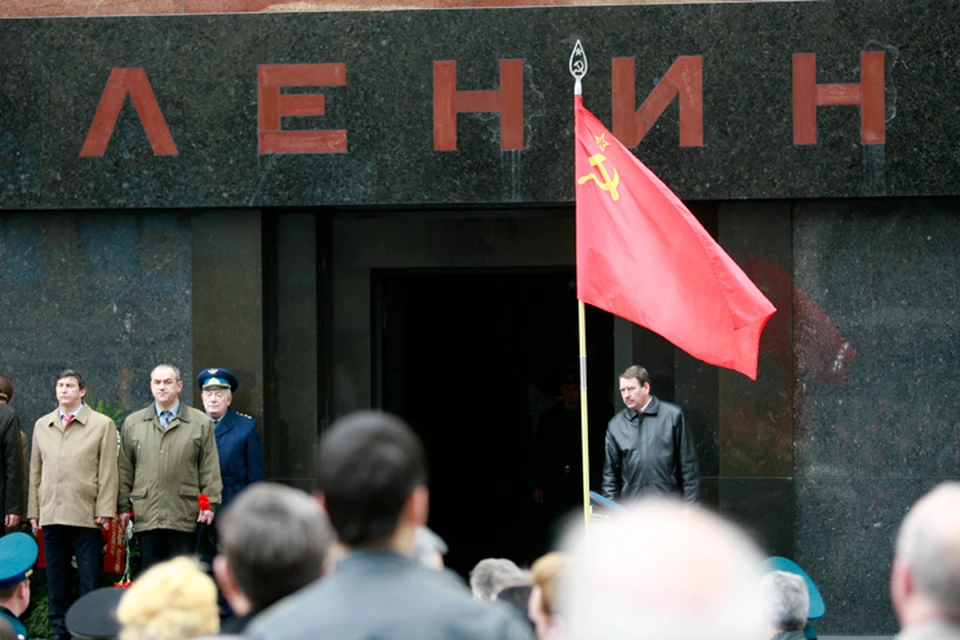 Многие православные люди уже давно призывают похоронить останки Ленина