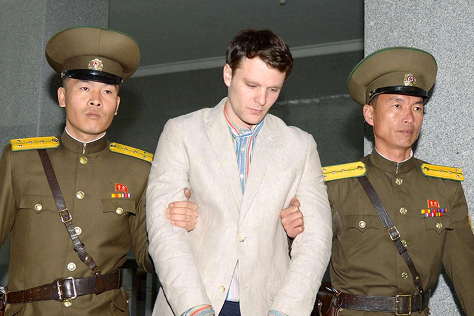 Американца схватили, когда он сорвал плакат в гостинице, судили и дали ему аж 15 лет каторжных работ по обвинению в «попытке подорвать единство корейского народа»