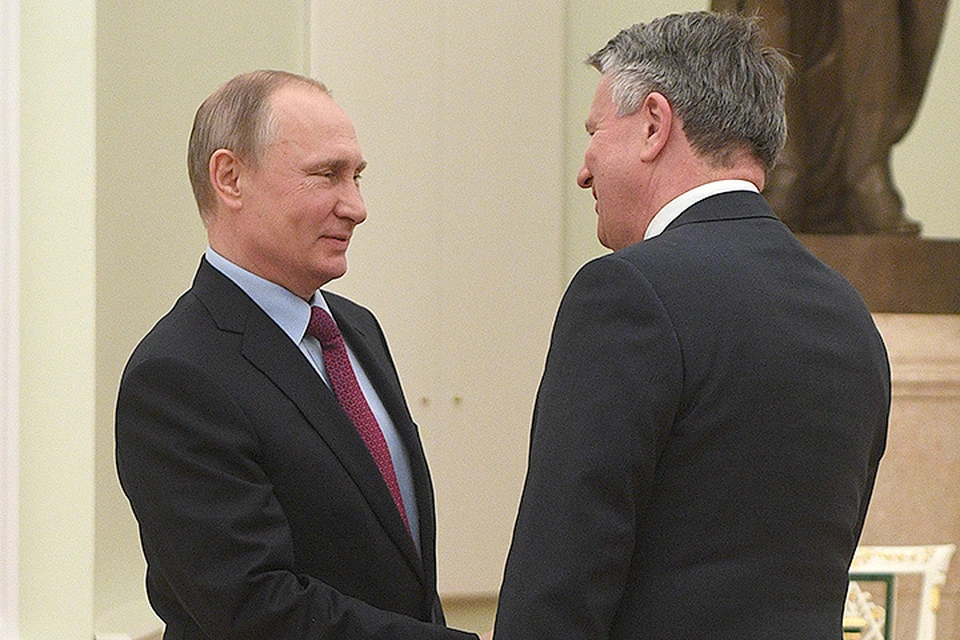 Владимир Путин провел в Кремле встречу с главой Royal Dutch Shell Беном ван Берденом