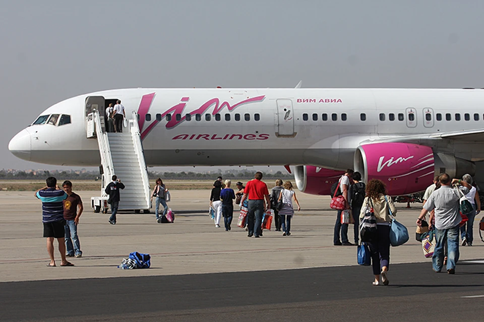 Проблемы начались еще в мае, когда "посыпалось" расписание авиакомпании "ВИМ-Авиа"
