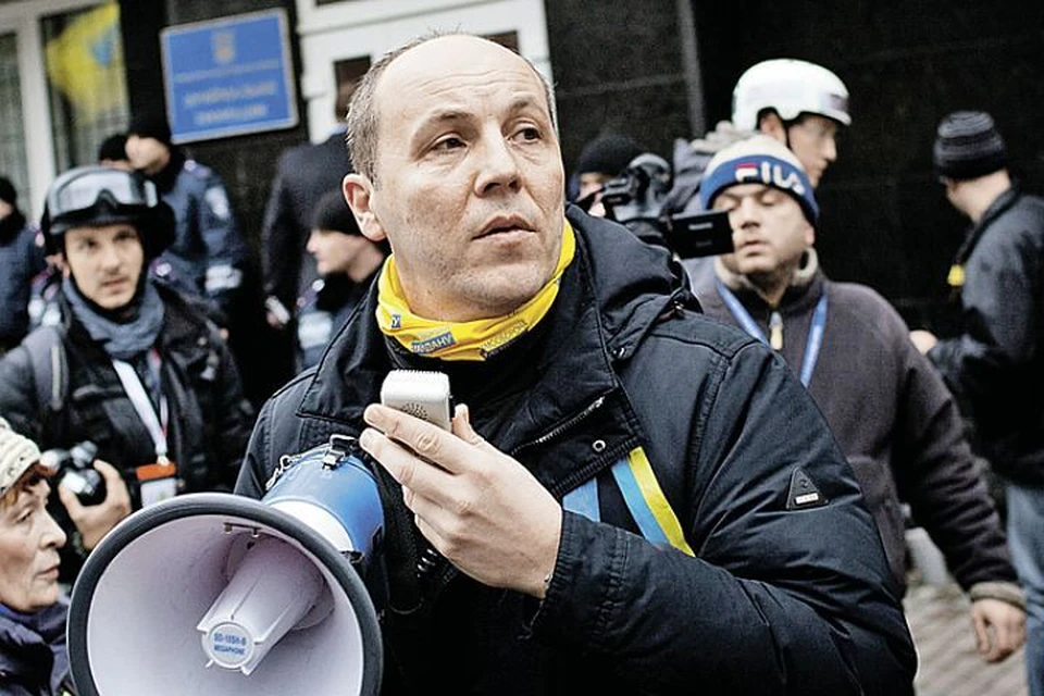 Спикер ВР "развешивает" флаги Украины и в Крыму, и в Европе. Фото: GLOBAL LOOK PRESS.