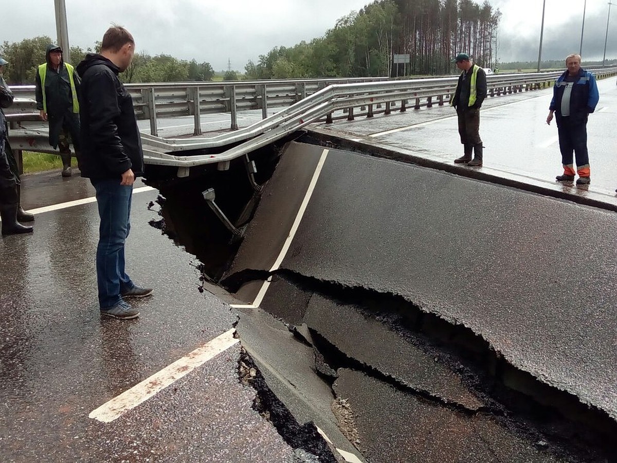 На трассе Пермь-Екатеринбург провалился асфальт - KP.RU