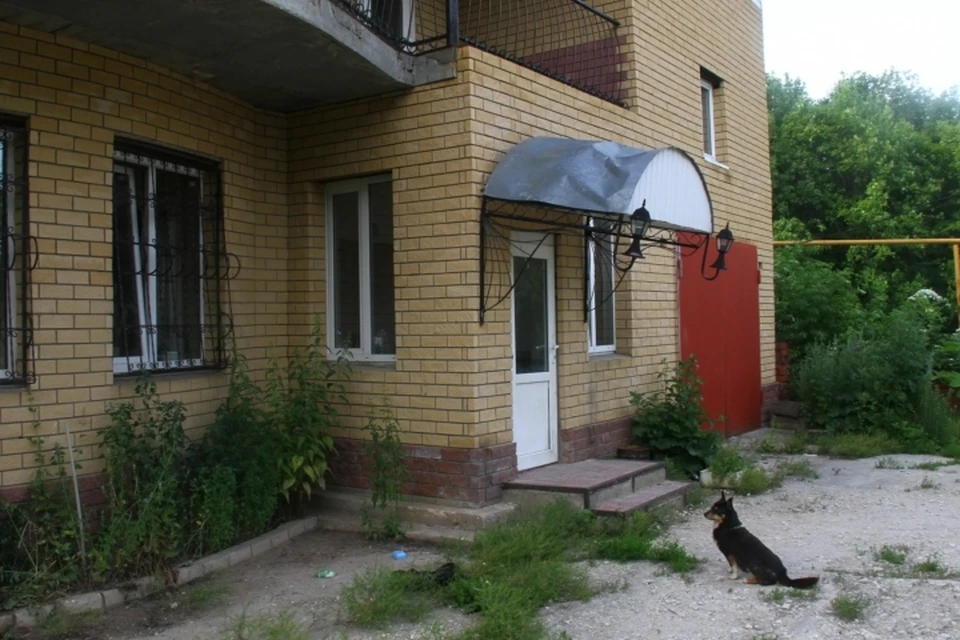 «КП» успела прибыть в Дуденево до того, как здешний лечебный центр после облавы и обыска был опечатан полицией