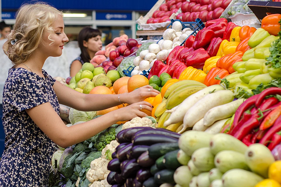 По данным Росстата, во всем виноваты овощи. Именно они прибавляют в цене быстрее всего