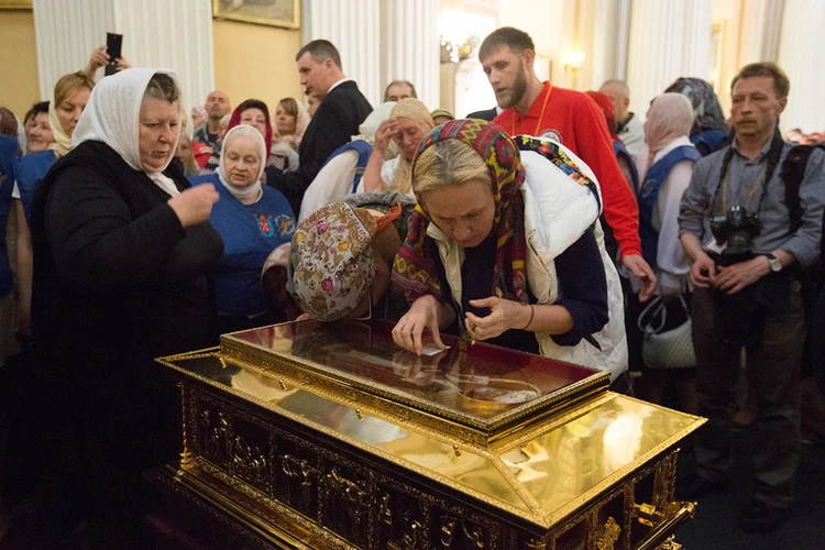 Свыше 37 тысяч человек поклонились мощам Николая Чудотворца в Петербурге