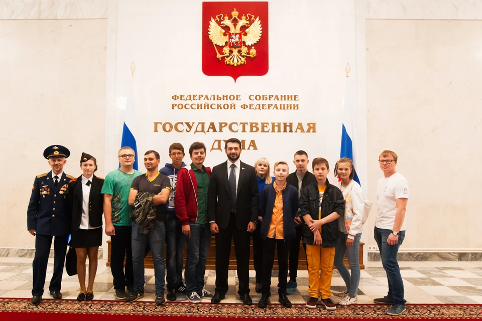 На обратном пути отряд "Сибиряк" заехал в Москву, в Госдуме ребята встретились с алтайским депутатом Александром Прокопьевым
