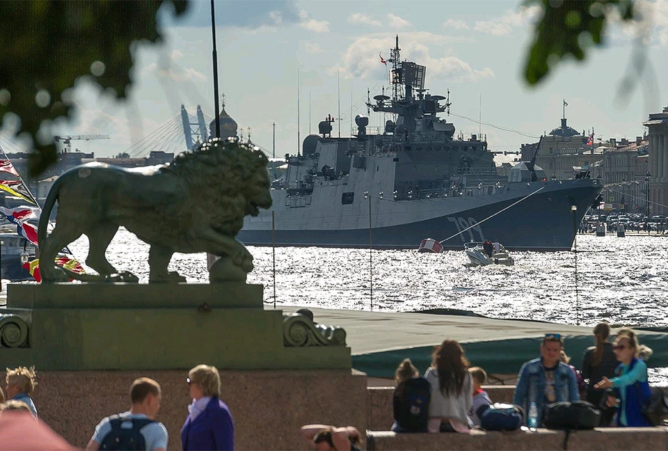 Корабли-участники Главного военно-морского парада в Санкт-Петербурге.