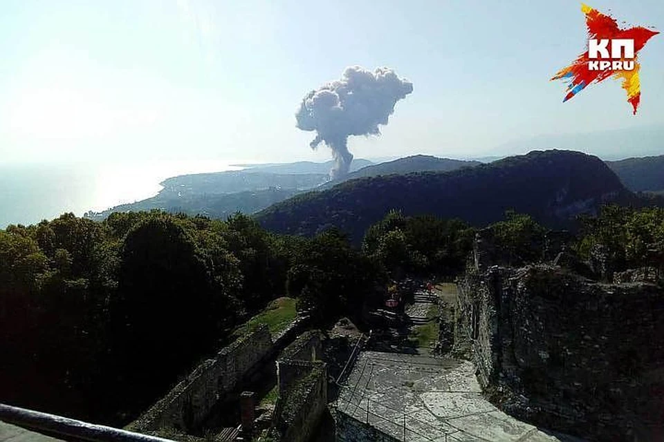 Взрыв на военной базе в Абхазии 2 августа был виден издалека. Фото: vk.com