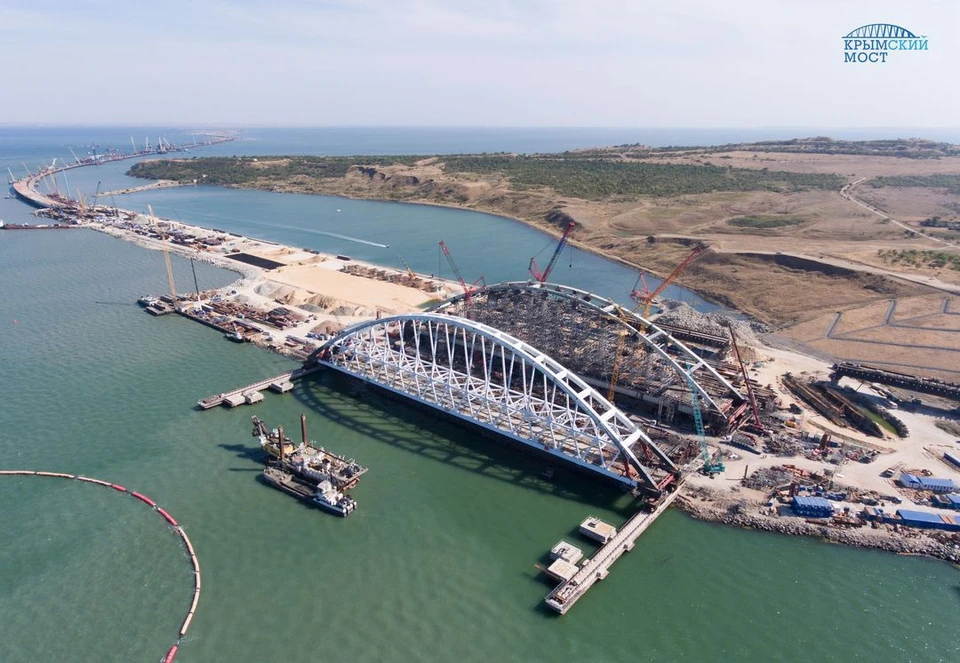 Строительство моста идет по плану. Фото: инфоцентр «Крымский мост».