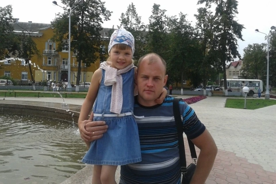 Виолетта с папой Дмитрием, девочке сейчас 8 лет