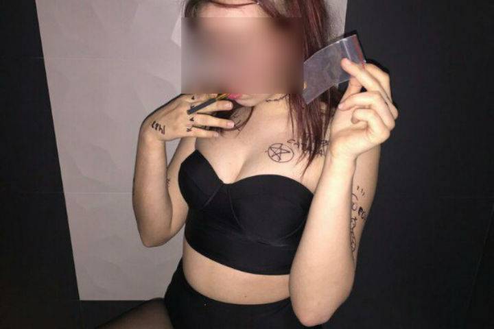 На своей страничке в соцсети девушка часто выкладывала фотографии со "вписок". Фото: личная страница героя публикации.