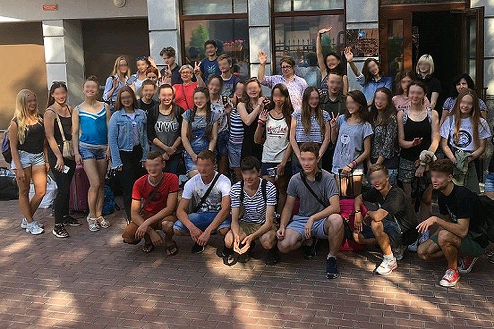 Украинские школьники, посетившие Россию с учительницей. ФОТО РОССИЙСКИЙ ЦЕНТР НАУКИ И КУЛЬТУРЫ