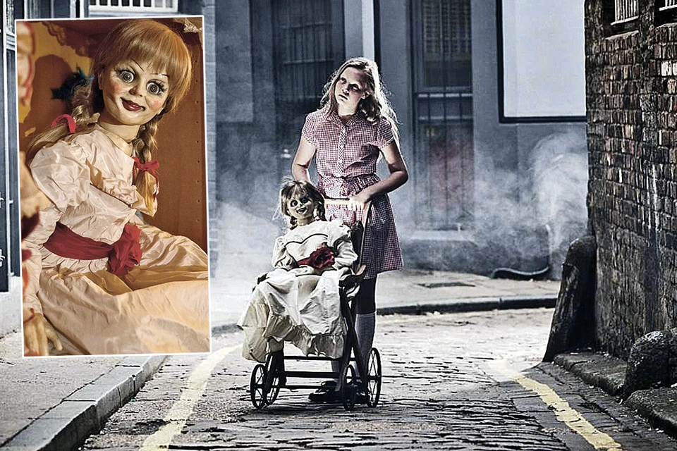 В кино жуткая кукла похожа одновременно на девочку и на бабушку.