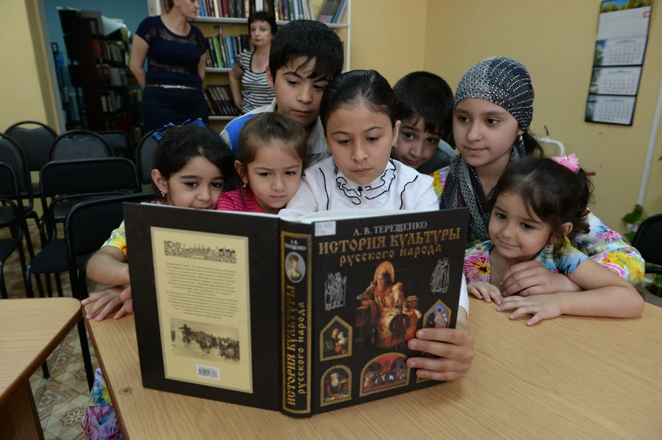 Урок русской культуры для детей-мигрантов в оренбургской библиотеке.