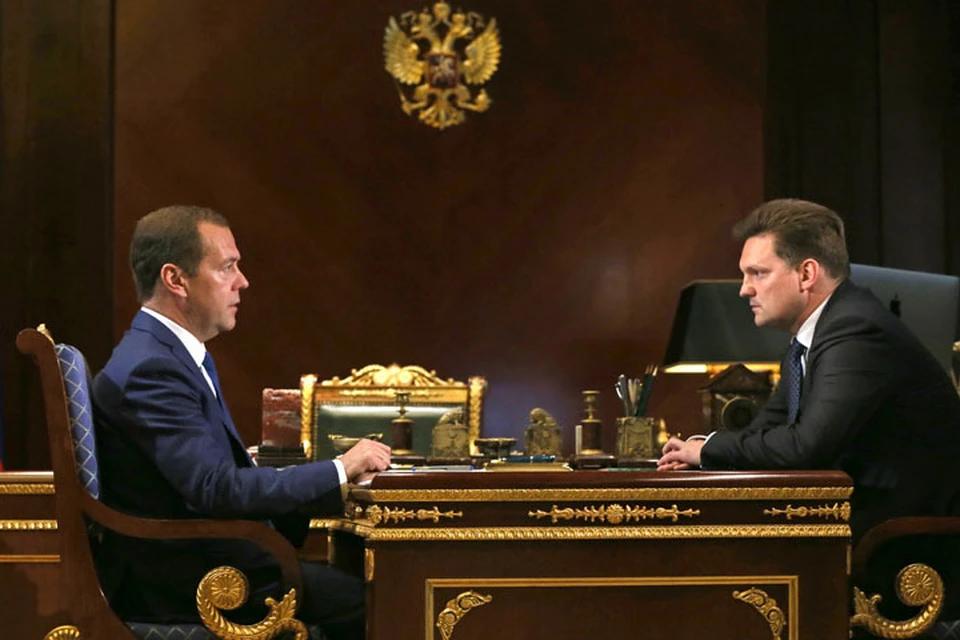 Дмитрий Медведев на встрече с главой Почты России Николаем Подгузовым