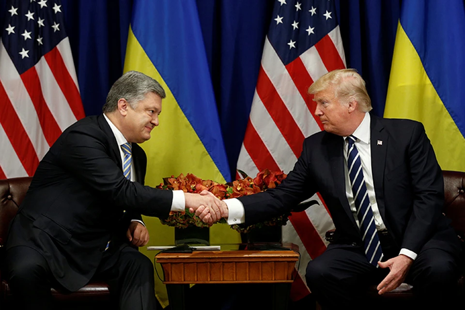 Пресс-служба американского Белого дома отрапортовала, что Трамп на встрече с Порошенко лишь еще раз напомнил о том, что Украине нужно бороться с коррупцией, а про миротворцев в Донбассе - ни слова