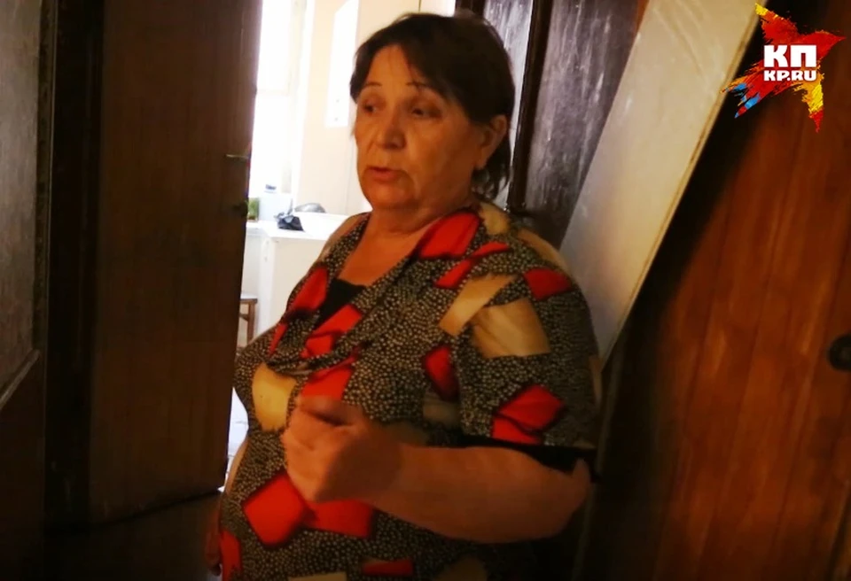 Роза Захаровна лишилась покоя: уже три дня бегает по квартире с тряпкой.