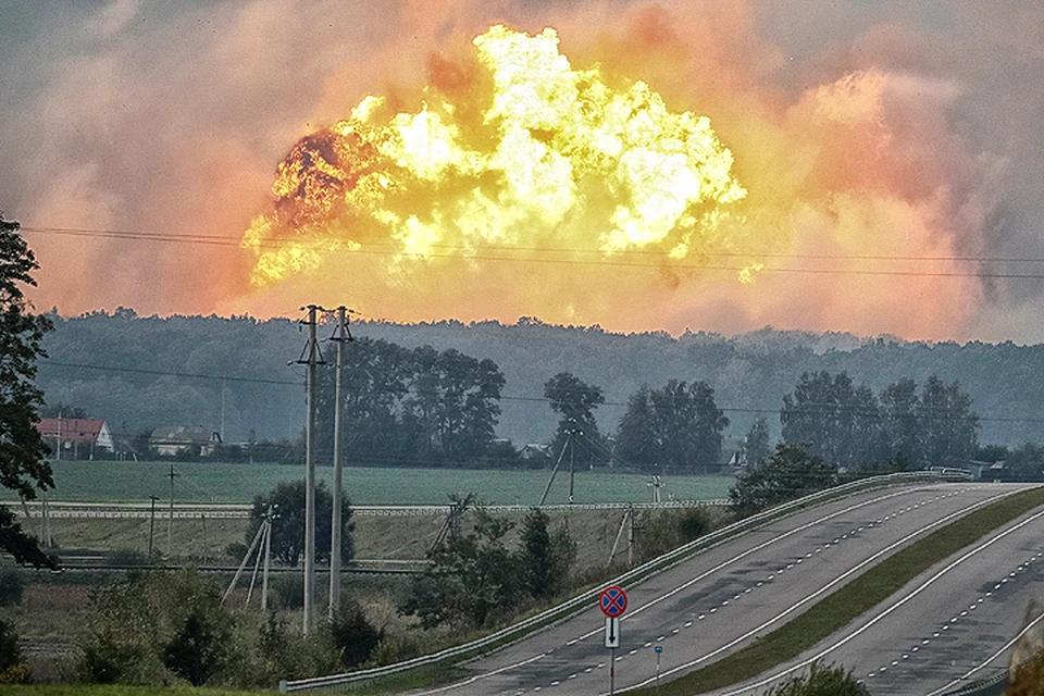 Взрыв боеприпасов на украинском военном арсенале в Винницкой области.