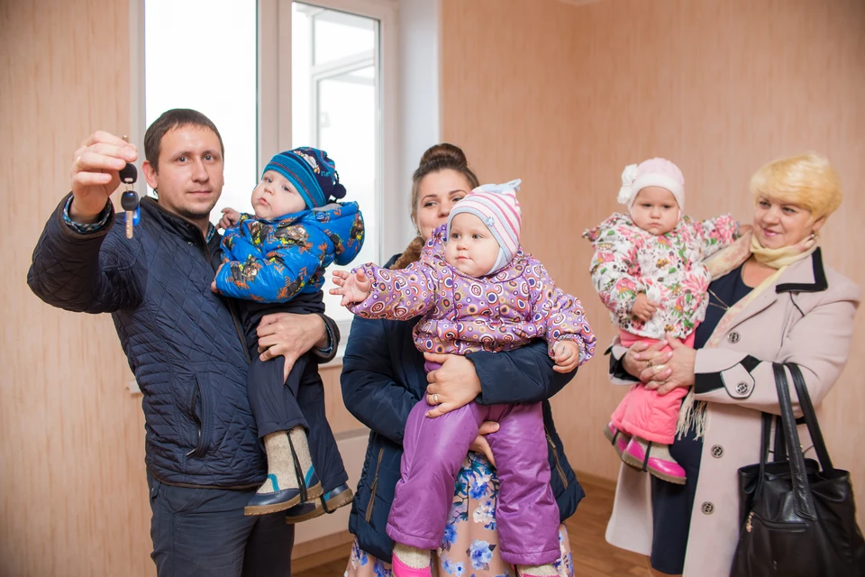 Всем детям по комнате.