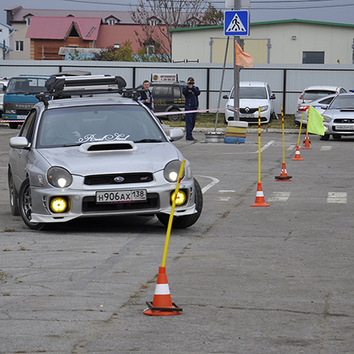 В Хабаровске автолюбители показали мастерство вождения и парковки - KP.RU