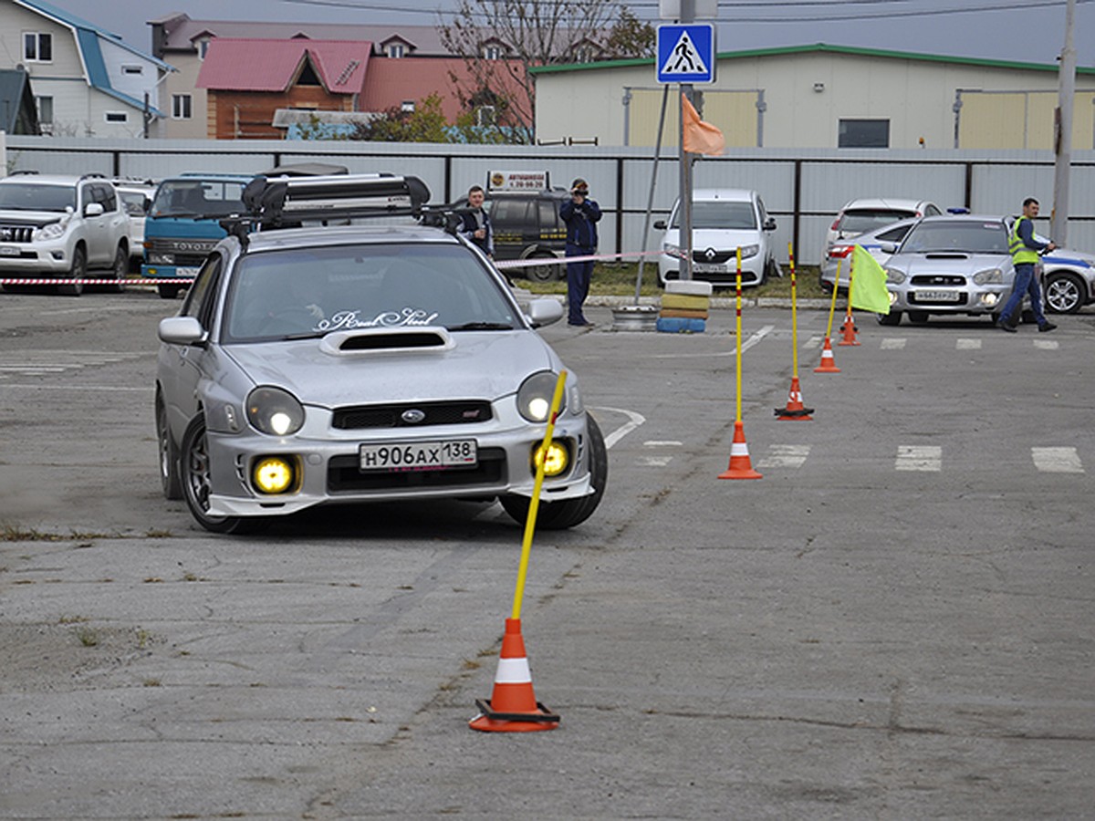 В Хабаровске автолюбители показали мастерство вождения и парковки - KP.RU