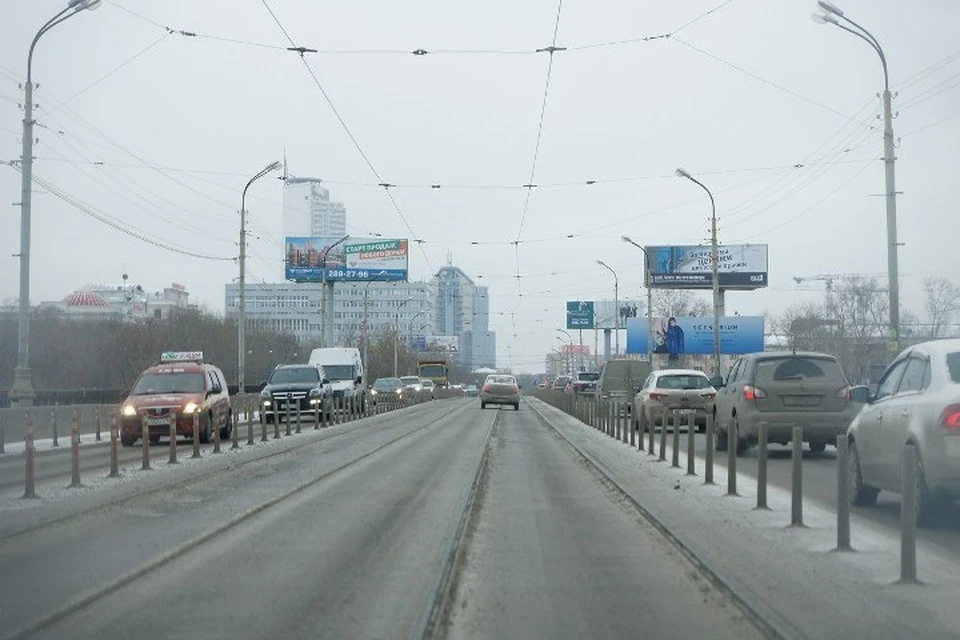 Макаровский мост открыли для движения. Перекрывать больше не обещают