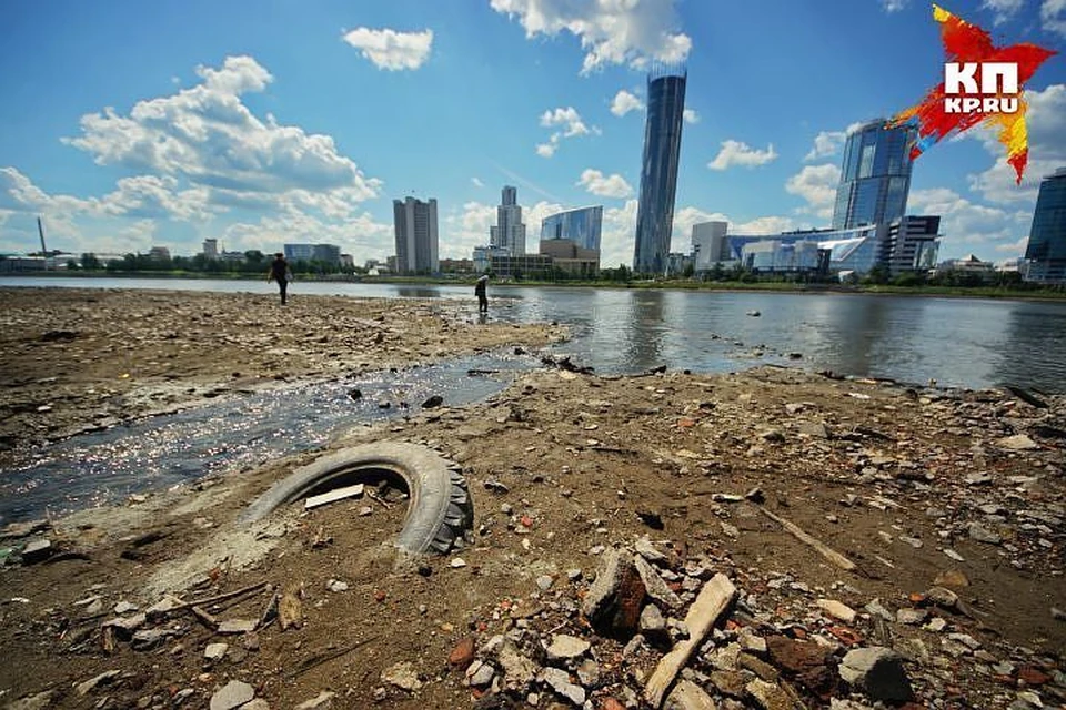 Водная екатеринбург. Загрязнение воды в Екатеринбурге. Загрязнение водоемов Екатеринбурга. Грязная вода Екатеринбург. Водоемы ЕКБ загрязнение.