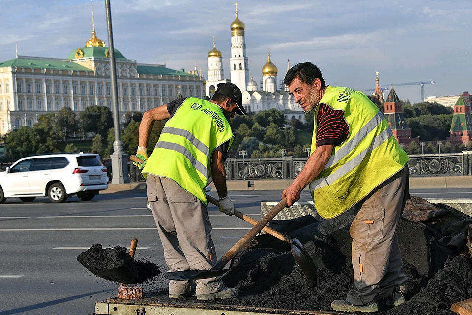 Минтруд сократит количество квот для иностранных трудовых мигрантов.