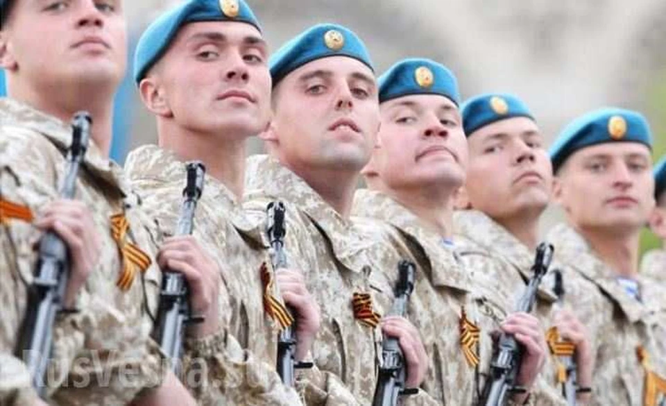Голубой берет как отличительный знак воздушно-десантных войск был введен официально приказом Минобороны СССР от 26 июля 1969 года. Фото: rusvesna.su