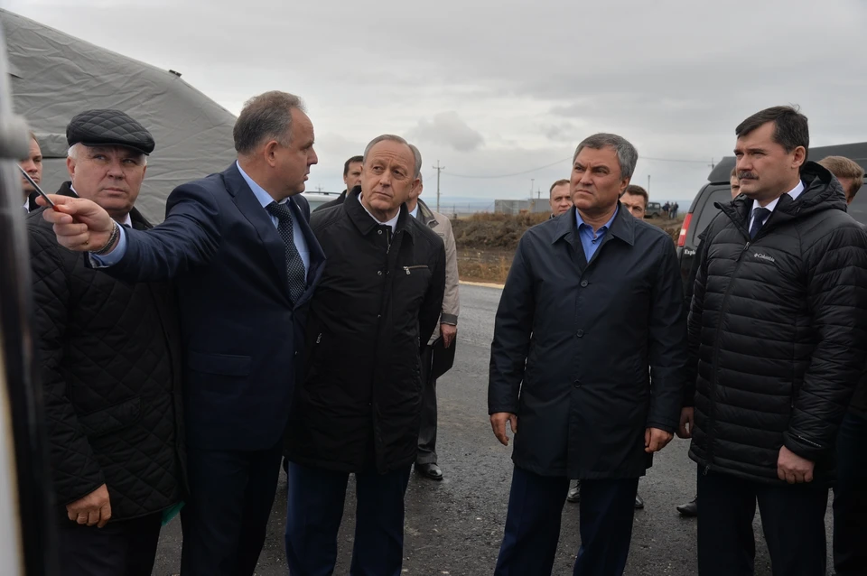 Вячеслав Володин и Валерий Радаев проверили строительство аэропорта в Сабуровке.