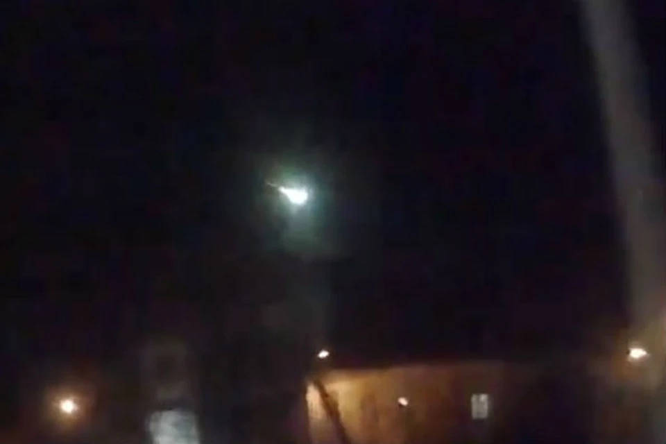 Таким метеорит был в Мурманской области над Мончегорском. Фото: скриншот видео