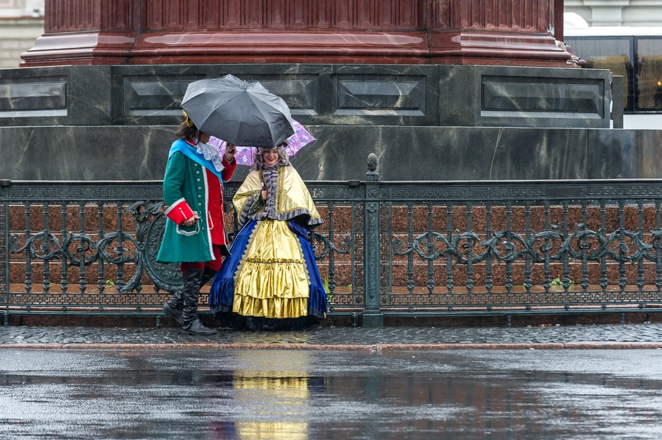 Выходные в городе на Неве будут традиционно дождливые.