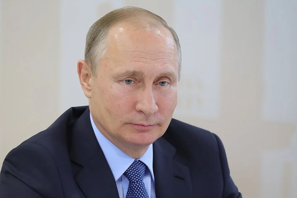 Владимир Путин собрал совещание с экономическим блоком правительства