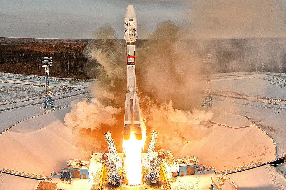 28 ноября 2017 года. Ракета-носитель «Союз-2.1б» во время старта с космодрома "Восточный".