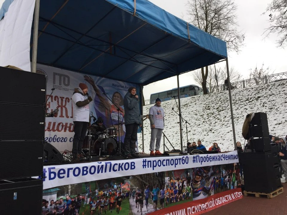 В Пскове 2 декабря состоялась акция "Пробежка с чемпионом".
