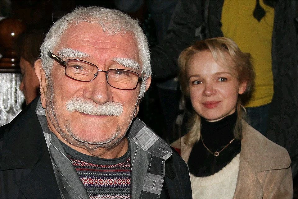 Армен Джигарханян с супругой Виталиной Цымбалюк-Романовской в 2015 году.