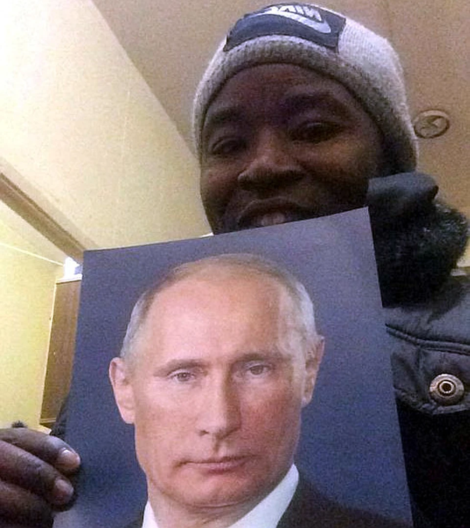 Машуд Ажене с портретом российского президента. ФОТО: из личного архива Машуда Ажене