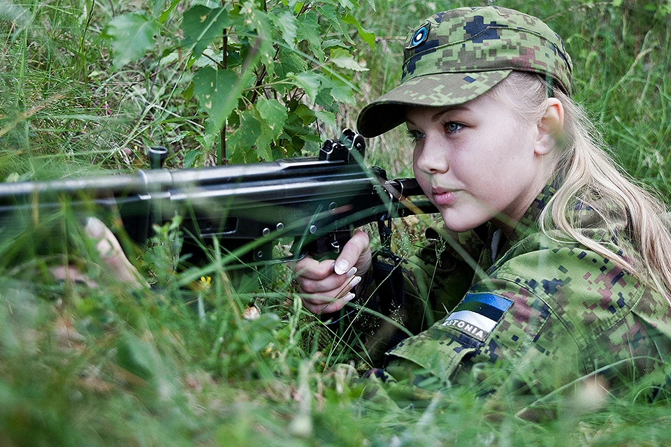 Эстонские защитницы отечества на учениях.